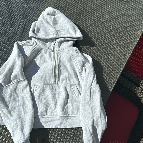 Lululemon like new M/L - Picture 2 of 2